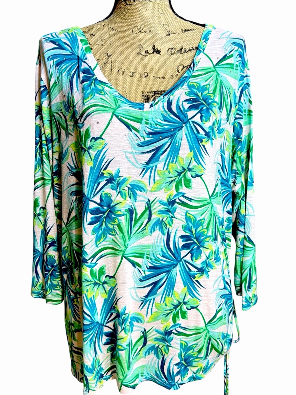 Casey Key Tropical Leaf Print V-Neck Top Blue & Green 3/4 sleeves EC Size XLARGE